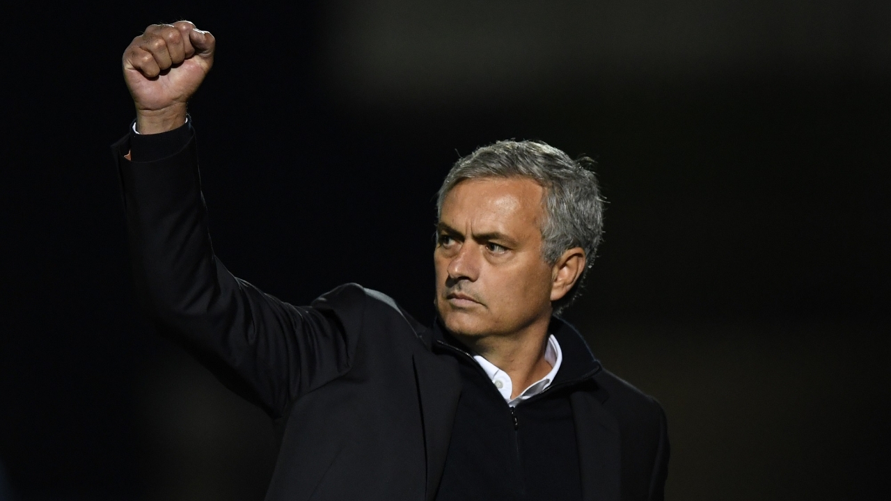 吴少聪纪念足协杯夺冠：很开心来国安第一年就能为冠军做贡献（吴少聪庆祝足协杯捧杯：加盟国安首年就能为冠军出力很开心）