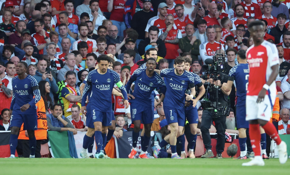 巴萨官方：博阿滕与俱乐部无合作关系；对前后矛盾的形象道歉（巴萨声明：否认与博阿滕合作，并就前后矛盾的形象致歉）