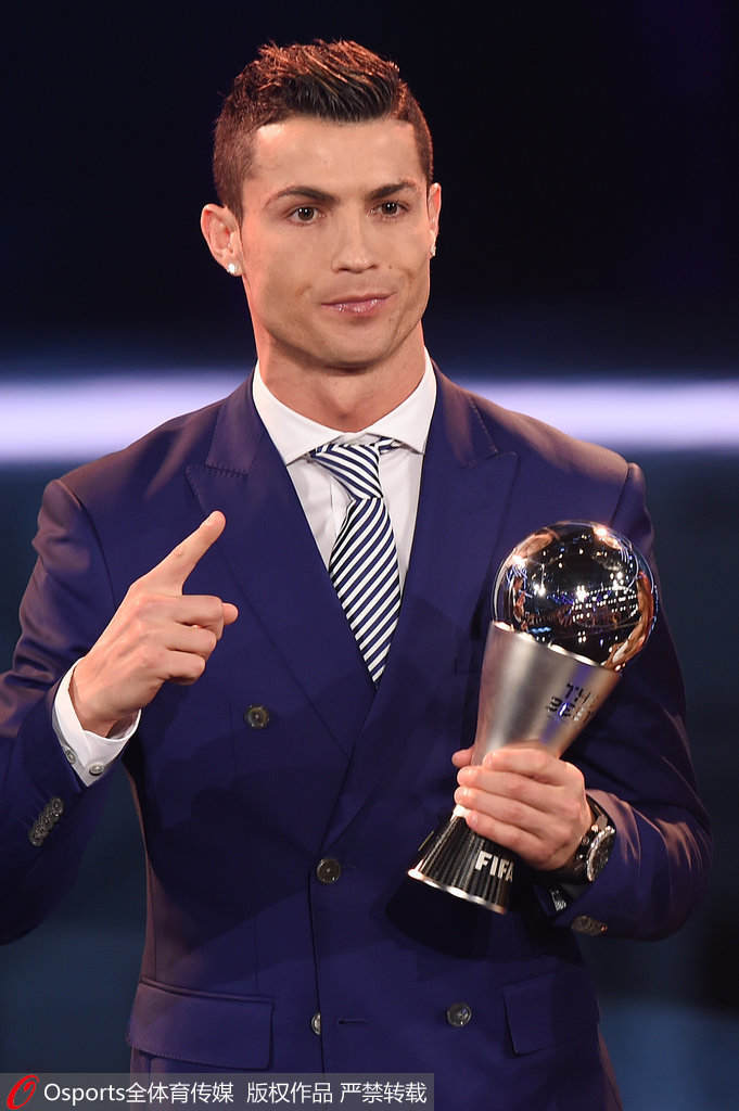 皇家马德里有意出人意料地任命阿隆索为新任主教练，而伯纳乌球员则被指控“扰乱秩序”。