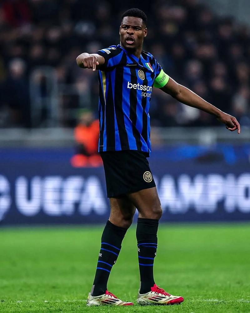 全景一览：中超中甲中乙落幕，来看三级联赛冠军+升降级球队（中超中甲中乙落幕：三级联赛冠军与升降级全览）