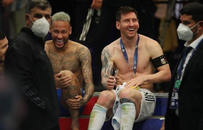 弗洛伦齐：在罗马时我们阵容很强，但对手是能拿100分的尤文（弗洛伦齐：罗马阵容不弱，却遇到能拿100分的尤文）