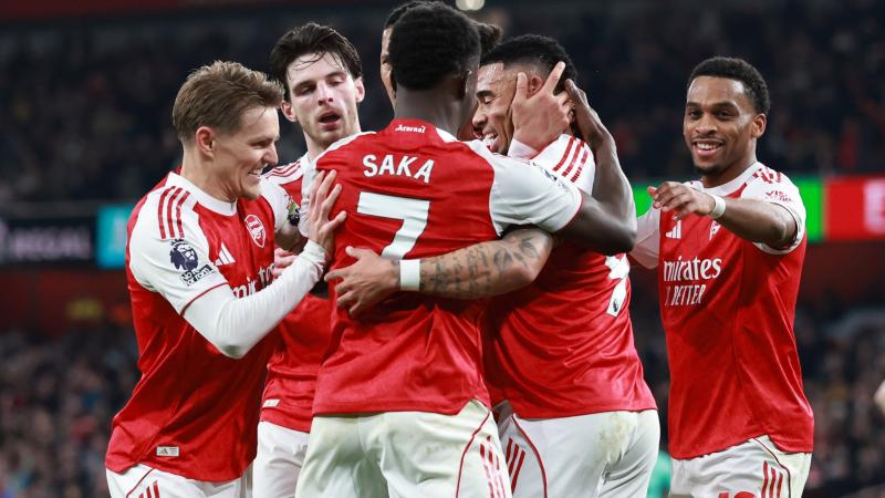 扛起球队进攻！小波特半场19分4抢断，第二节5中5（小波特火力全开：半场19分4抢断，次节5投5中扛起进攻）