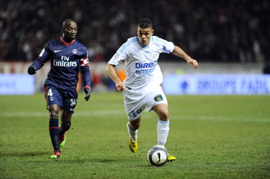 欧冠赛场精彩瞬间：皇马主场2-0取胜,（欧冠之夜高光时刻：皇马主场2比0告捷）