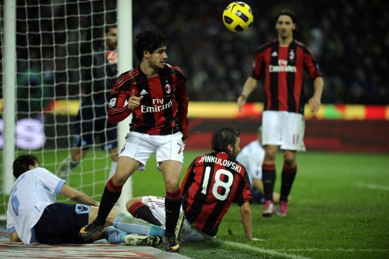 巴萨近9场联赛每场至少丢1球 近8场联赛仅拿6分（巴萨联赛防线连9场失守 近8轮仅取6分）