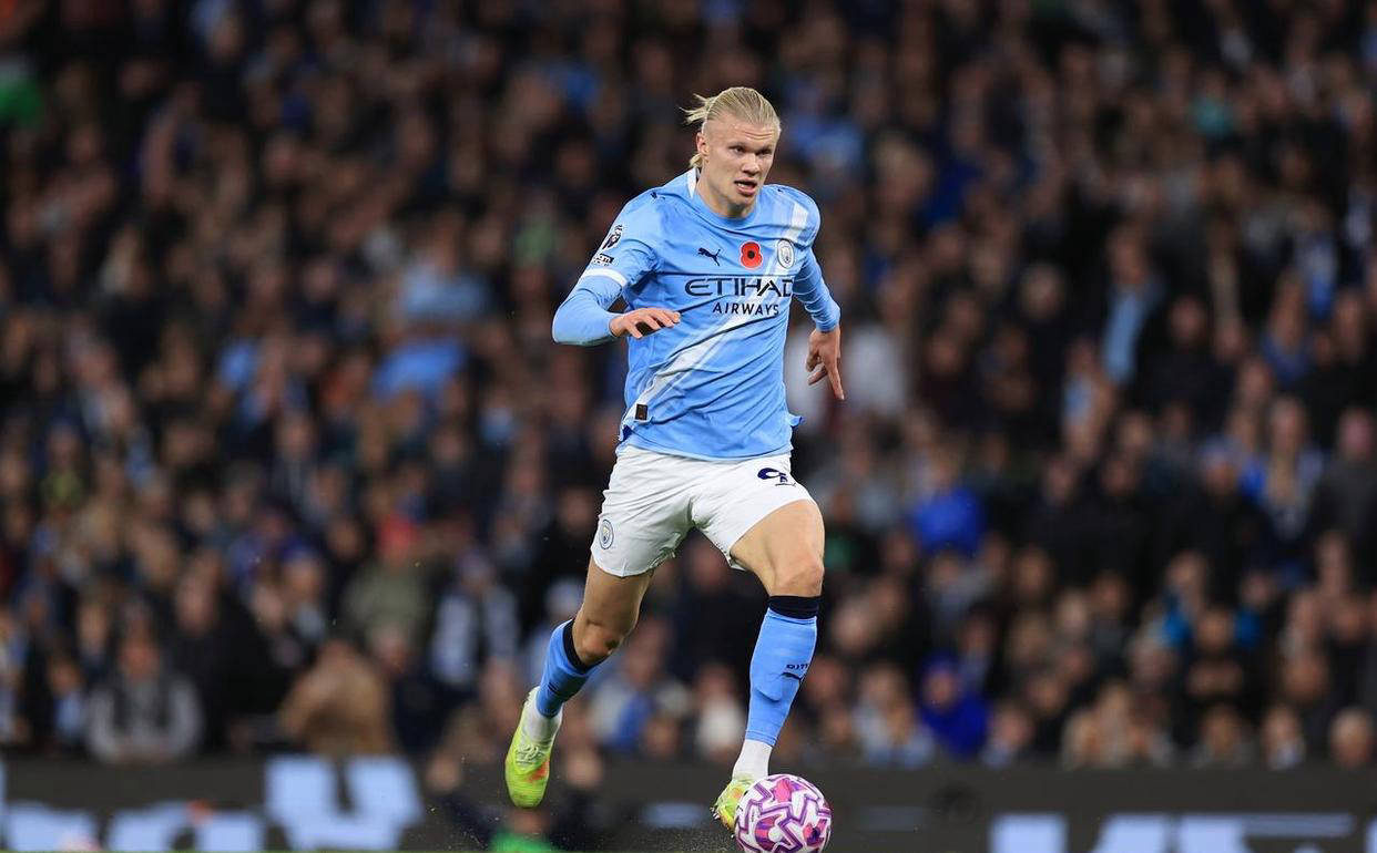 2025中足联颁奖会：成都蓉城刘殿座获中超最佳门将（2025中足联年度颁奖：成都蓉城门将刘殿座当选中超最佳门将）