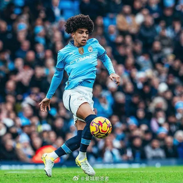 英超：曼联客场2-1击败莱斯特城（英超：曼联2-1客胜莱斯特城）