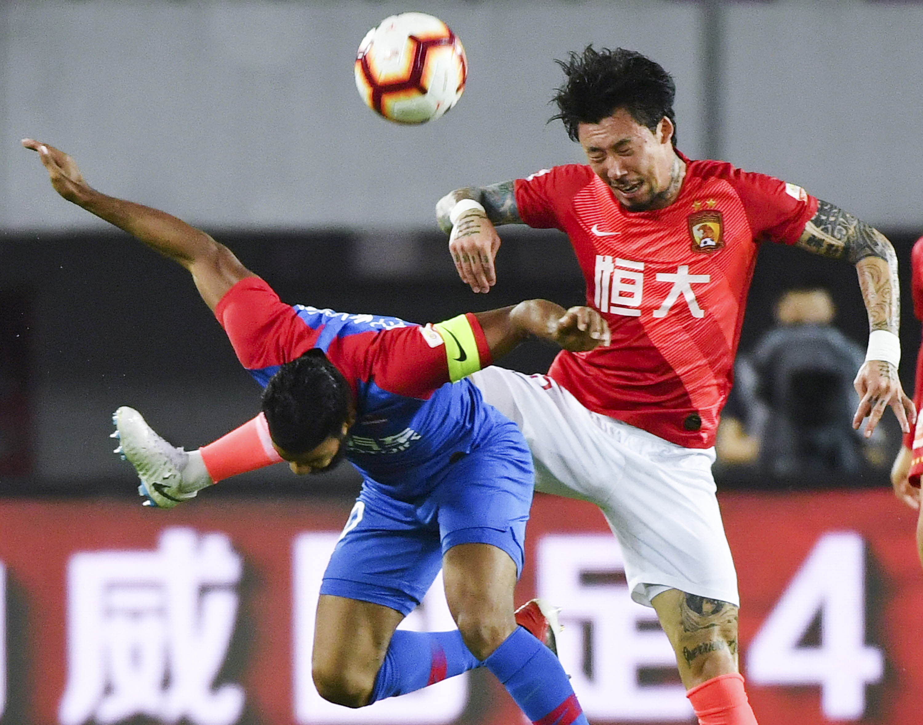 奥斯卡、约尼查助阵，怒放竞技场3V3街头足球赛玉溪站落幕（玉溪站怒放竞技场3V3街头足球赛圆满收官，奥斯卡、约尼查到场助阵）