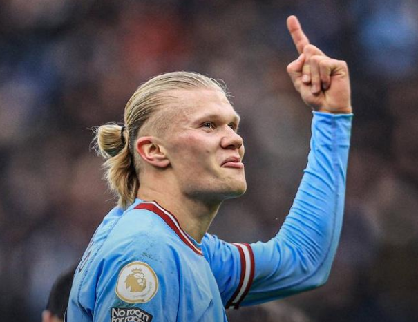 那不勒斯vs卡利亚里：霍伊伦、小麦替补，卢卡、埃尔马斯出战（那不勒斯迎战卡利亚里：卢卡、埃尔马斯出战，霍伊伦、小麦列替补）